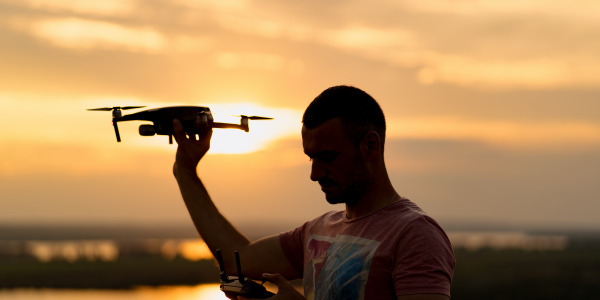 Co grozi za latanie dronem bez uprawnień lub zgody?