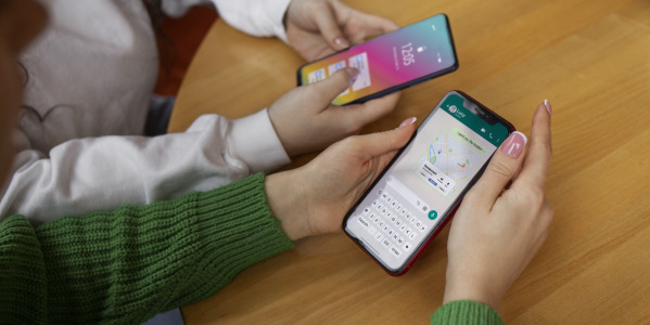 Samsung Galaxy S25 Ultra vs iPhone 15 Pro Max – porównanie aparatów, ekranów i AI w użyciu
