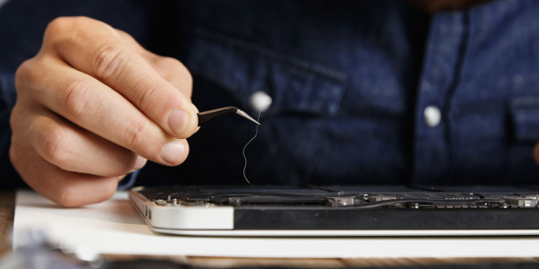 Pełna ochrona sprzętu w cenie subskrypcji. Co zyskujesz dzięki usłudze SAFE UP?